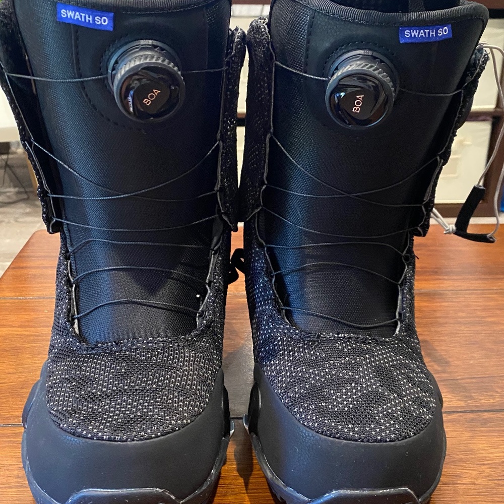 Men’s Snap-on Burton snowboard boots
